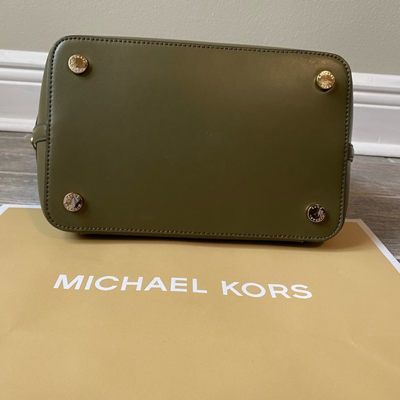 ❗️PRICE DROP ❗️Michael Kors trista duffle tote - Picture 6 of 8